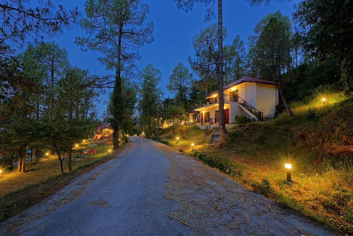 Arcadian Blue Pines Hotel Murree Exterior photo